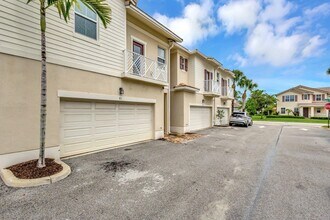 91 Palm Ln in Royal Palm Beach, FL - Foto de edificio - Building Photo