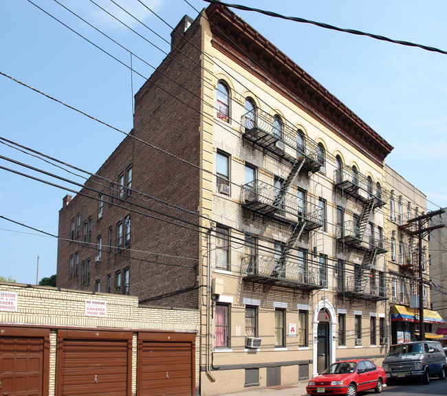 5111 Palisade Ave in West New York, NJ - Building Photo - Building Photo