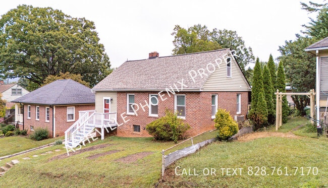 property at 10 Enka Oak St