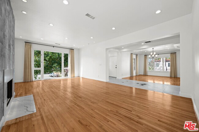 500 Smithwood Dr in Beverly Hills, CA - Building Photo - Building Photo