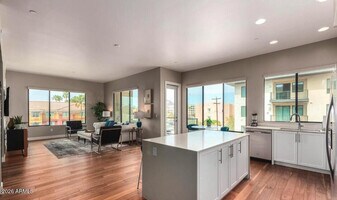 7300 E Earll Dr in Scottsdale, AZ - Building Photo