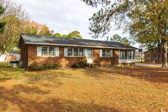 1026 E Birchwood Dr in Nashville, NC - Building Photo - Building Photo