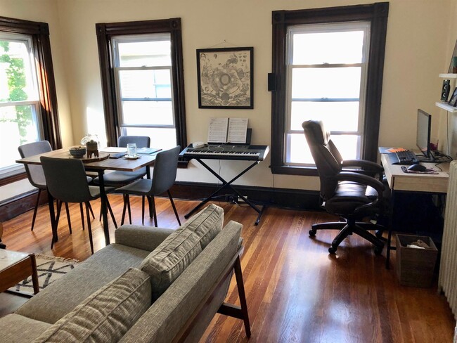 37 Chester St, Unit 2 in Somerville, MA - Foto de edificio - Building Photo