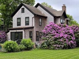 81 Hampton St in Sag Harbor, NY - Building Photo