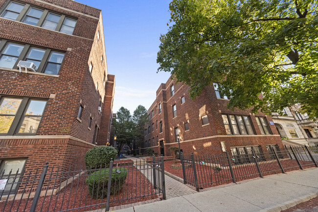 3823 N Fremont, Unit E1 in Chicago, IL - Foto de edificio - Building Photo