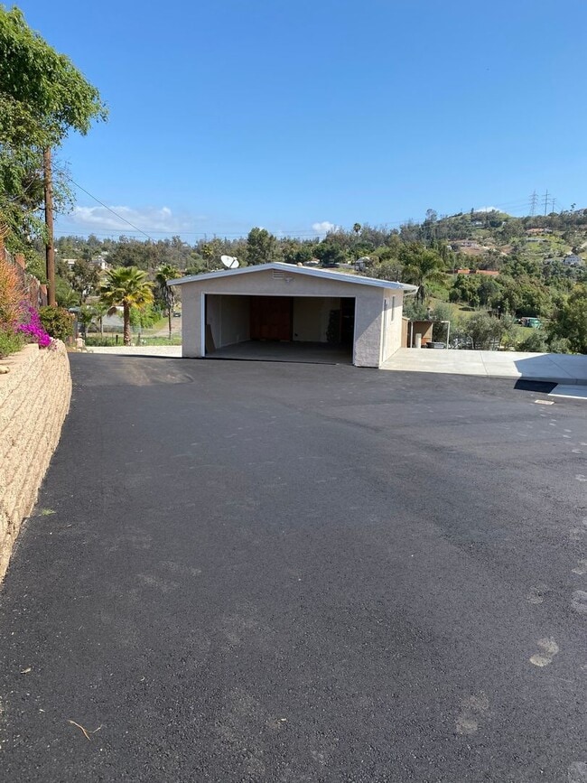 11830 Lakeside Ave in Lakeside, CA - Building Photo - Building Photo