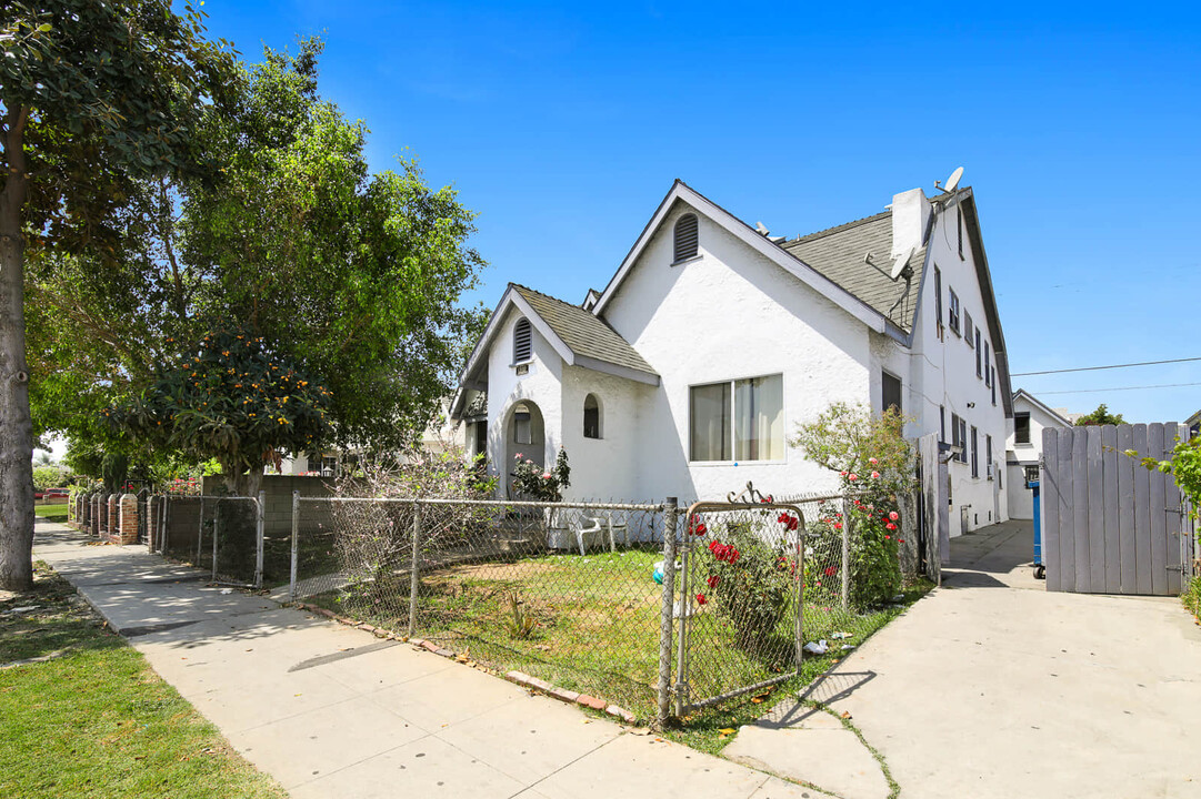 931 S Hillview Ave in East Los Angeles, CA - Building Photo