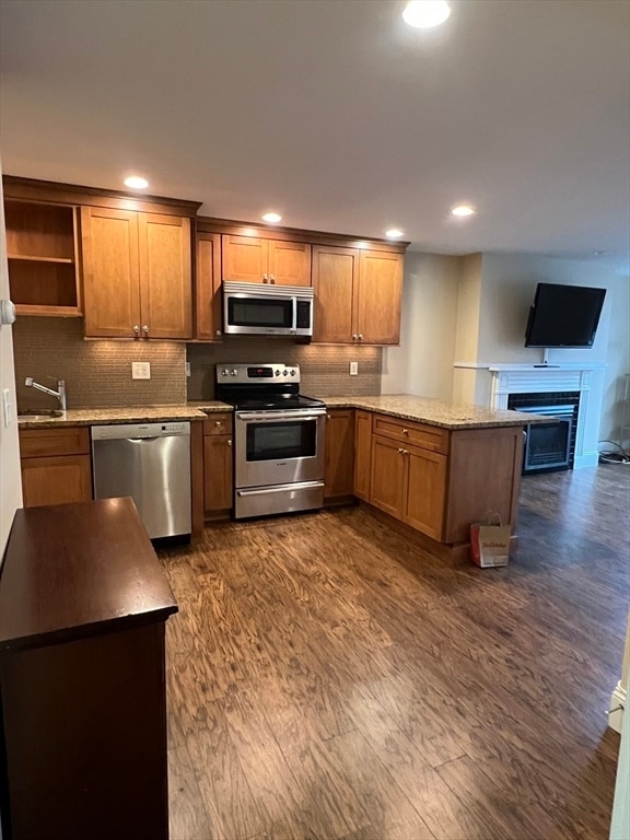property at 2 S Cedar Pl