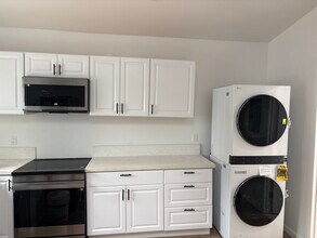 4247 Governor Dr in San Diego, CA - Building Photo - Building Photo