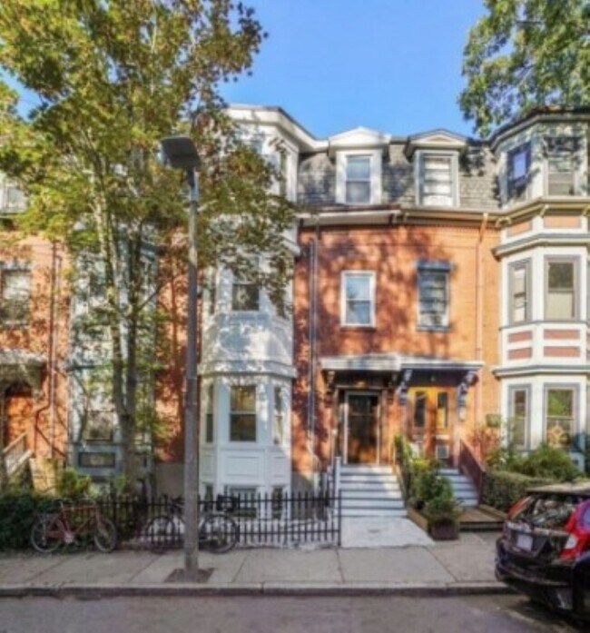 46 Sheridan St, Unit 2