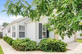 11611 Signet Ln in Indianapolis, IN - Foto de edificio - Building Photo