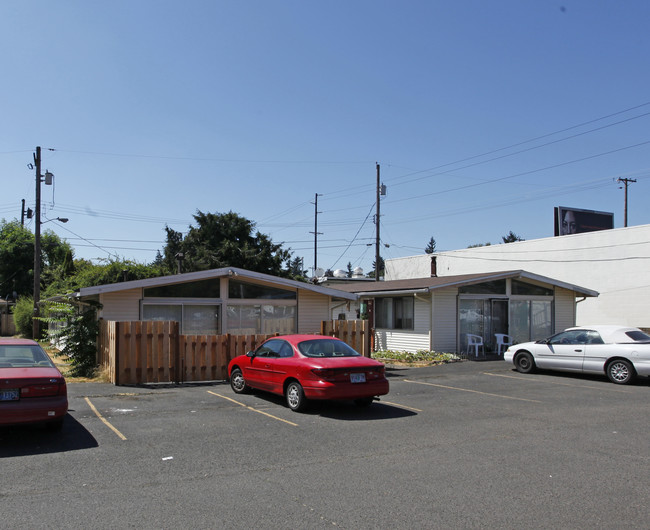 Beverly Court in Portland, OR - Building Photo - Building Photo