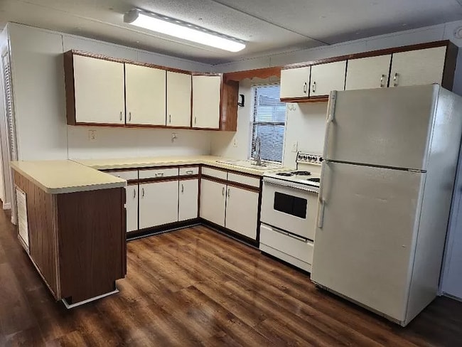 14220 Brookridge Blvd in Brooksville, FL - Building Photo - Building Photo