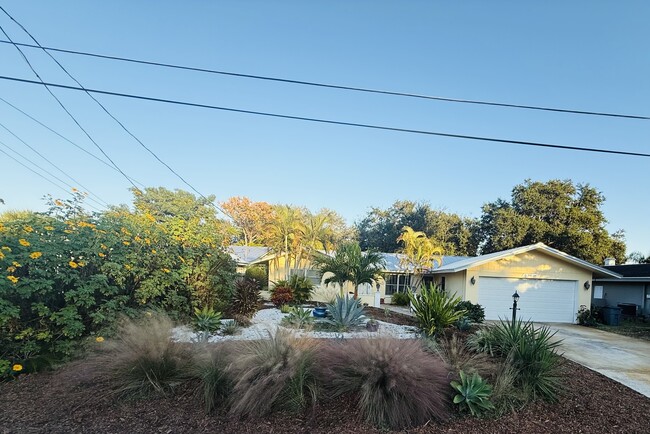 245 Bel Forest Dr in Belleair Bluffs, FL - Building Photo - Building Photo