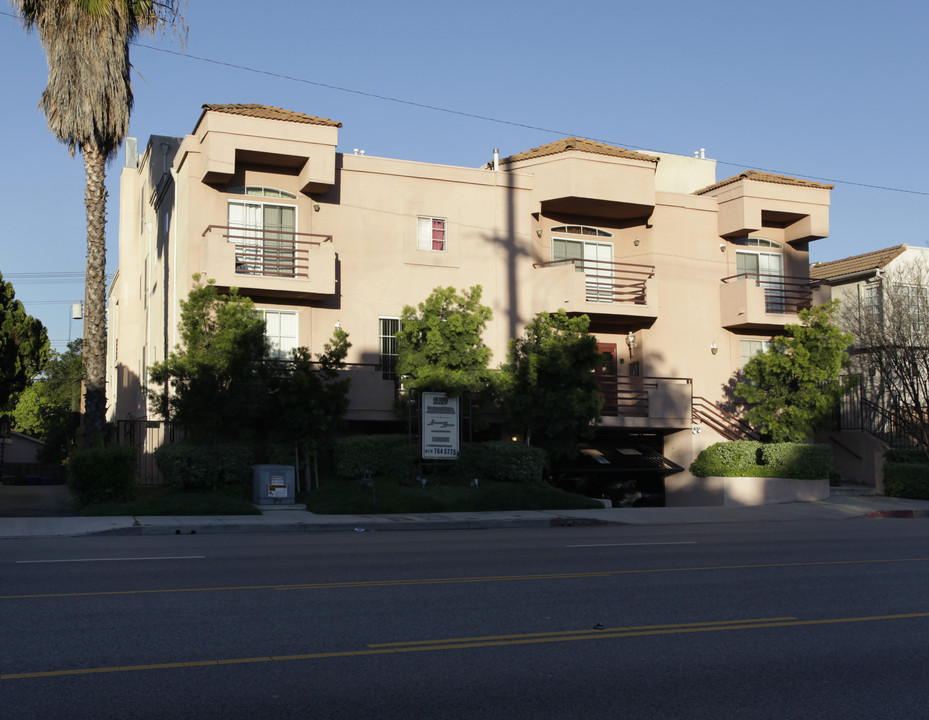 Buena Vista Luxiry Apartments in Burbank, CA - Building Photo