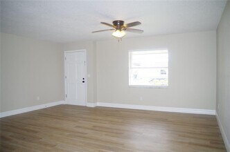 2536 Ridge Top Way in Valrico, FL - Building Photo - Building Photo