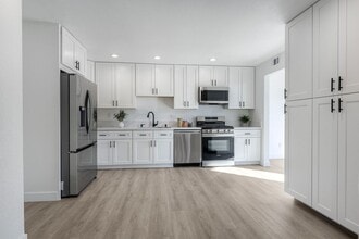 119 Matamoros Ct in Solana Beach, CA - Building Photo - Building Photo