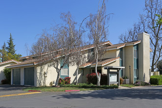 Laguna Knolls in Madera, CA - Foto de edificio - Building Photo