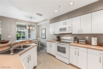 24827 Lakemont Cove Ln in Bonita Springs, FL - Foto de edificio - Building Photo