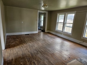 1011 S Cottage Grove in Miles City, MT - Building Photo - Building Photo