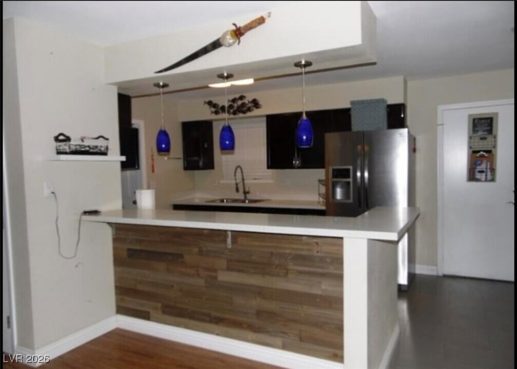 132 Shadow Ln in Las Vegas, NV - Building Photo