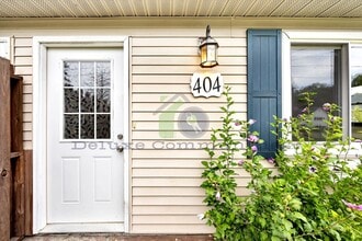 404 Russell St in Middleville, MI - Building Photo - Building Photo