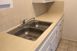 2625 Miria Dr in Bakersfield, CA - Building Photo - Building Photo