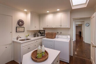 69 Flood Cir in Atherton, CA - Building Photo - Building Photo