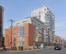 1000 Mount Pleasant in Toronto, ON - Building Photo
