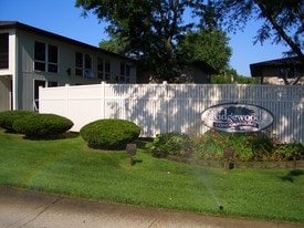 8801 Schneider Ave, Unit 10 in Highland, IN - Building Photo