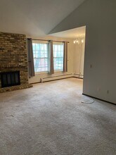 805 Smetana Rd in Hopkins, MN - Foto de edificio - Building Photo