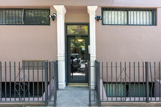 533 E 13th St in New York, NY - Foto de edificio - Building Photo