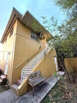 1490 NW 43rd St in Miami, FL - Building Photo