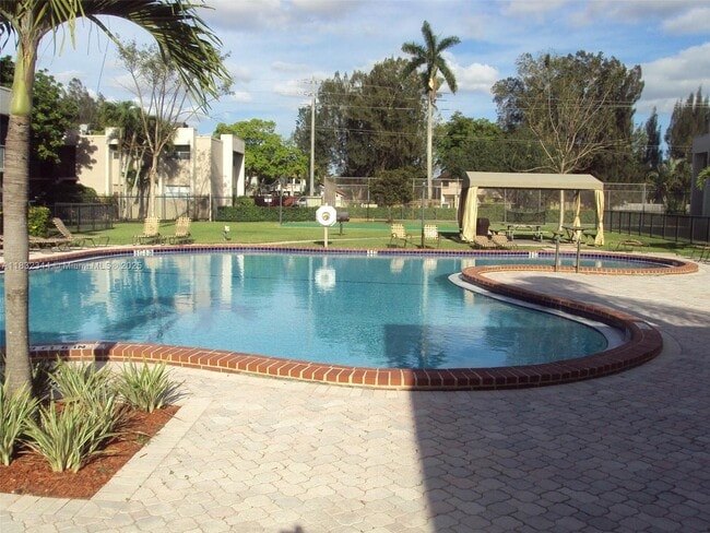 8530 Old Country Manor in Davie, FL - Building Photo - Building Photo