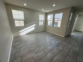 1039 S Fowler Ln in Tracy, CA - Building Photo - Building Photo