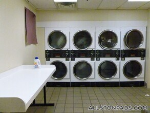 1110 Commonwealth Ave, Unit 512 in Boston, MA - Foto de edificio - Building Photo