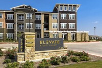 Elevate at Kitty Hawk in Converse, TX - Foto de edificio - Building Photo