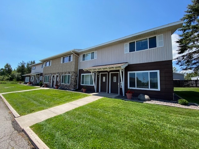 Valhalla Villa Townhomes in Hermantown, MN - Building Photo