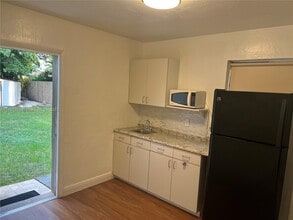 5225 SW 102nd Ave in Miami, FL - Building Photo - Building Photo