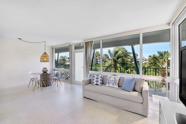 1221 Hillsboro Mile in Hillsboro Beach, FL - Building Photo - Building Photo