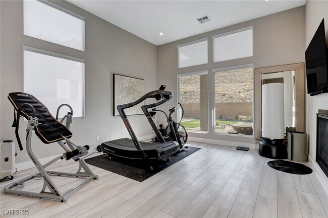 5289 Feathertop Dr