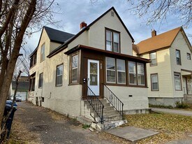 1011 16th Ave SE in Minneapolis, MN - Building Photo