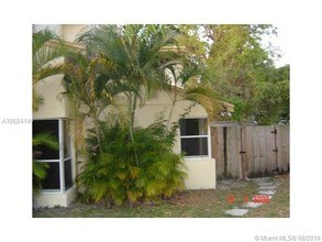 2500 NE 193rd St-Unit -2502 in Miami, FL - Foto de edificio - Building Photo