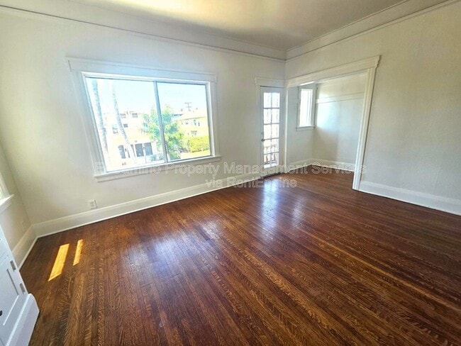 336 W 9th St