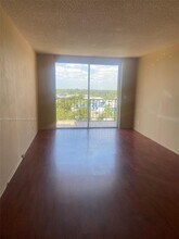 1465 NE 123rd St in Miami, FL - Building Photo - Building Photo
