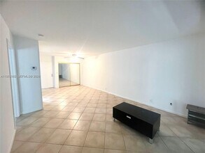 3115 Oakland Shores Dr in Oakland Park, FL - Building Photo - Building Photo