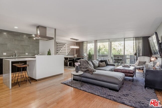 property at 850 Kings Rd