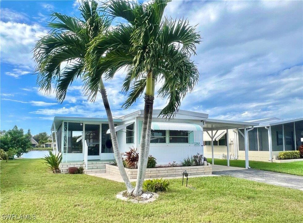 257 Cape Sable Dr in Naples, FL - Foto de edificio