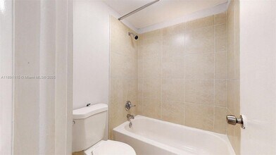 4850 SW 63rd Terrace in Davie, FL - Building Photo - Building Photo