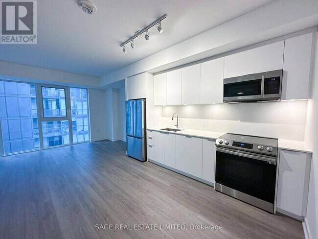357 King St W in Toronto, ON - Building Photo - Building Photo
